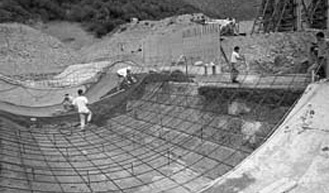 Lavori di costruzione di una traversa di derivazione sul Basso Flumendosa in localit S'Isca Rena, tra Villasalto e Armungia. Attraverso l'invaso si trasferir l'acqua al bacino del Mulargia