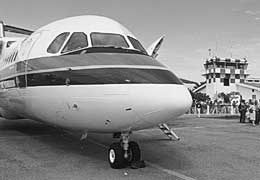 Un aeromobile della Compagnia Meridiana fa scalo per la prima volta a Tortol�, nel gennaio del 1995