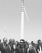 Inaugurazione dell'impianto eolico di Sedini. In primo piano l'amministratore delegato dell'Enel Fulvio Conti (a sinistra) e il presidente del Consiglio regionale Giacomo Spissu al centro)