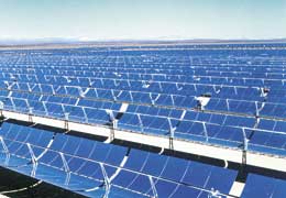 Impianto solare a specchi parabolici a Kramer Junction , in Californiao