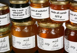 Confezioni in vetro di vari tipi di miele sardo