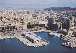 Veduta aerea della parte orientale della citt di Cagliari e del porto storico