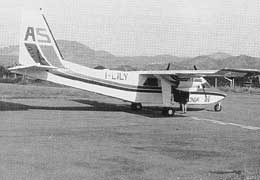 Un aereo Islander della Compagnia Air Sardinia sulla pista di Tortol�